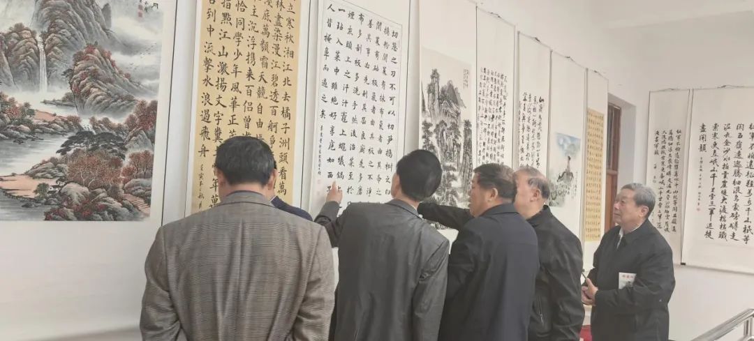 庐江县举办老年书画作品展